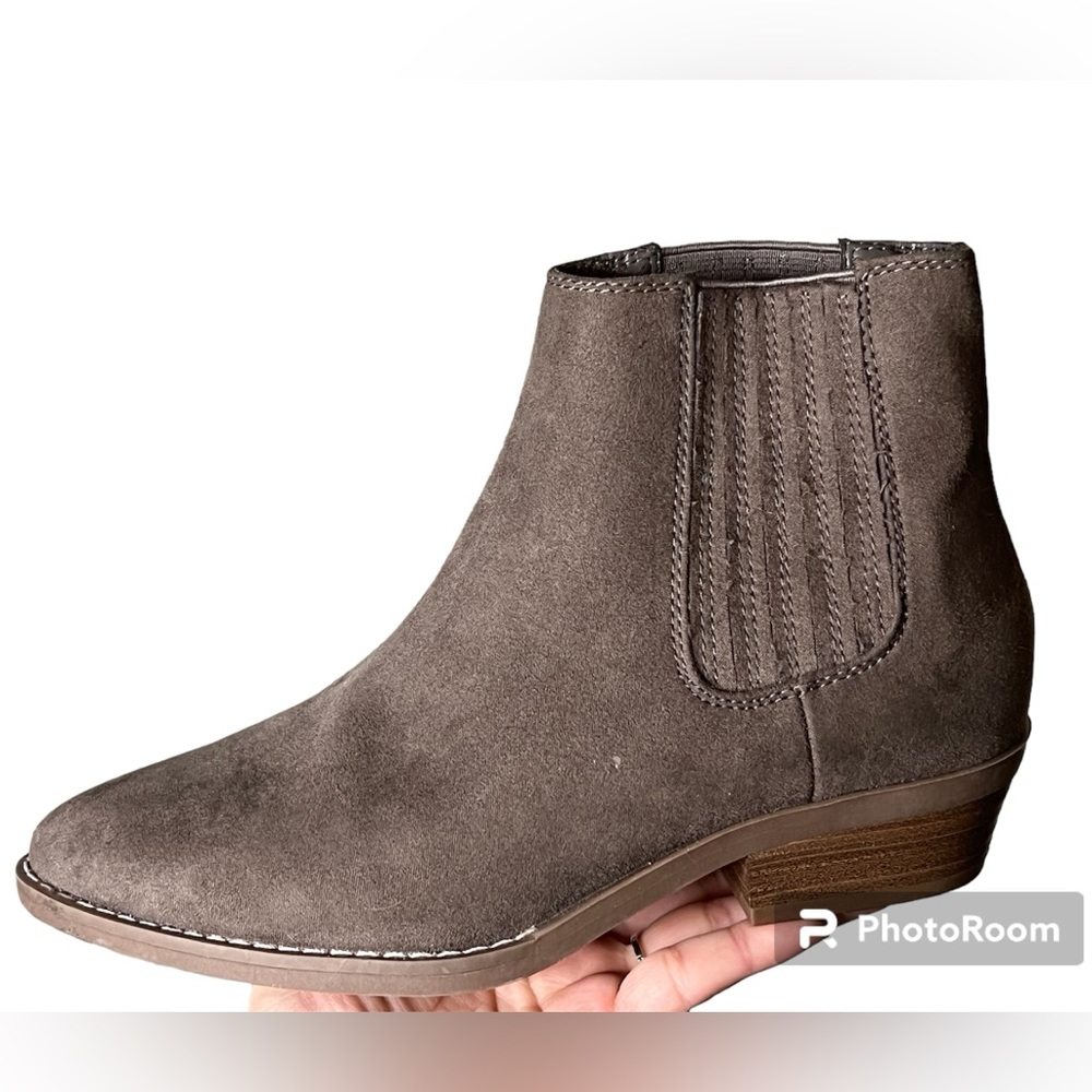 Universal Threads dark grey boots
